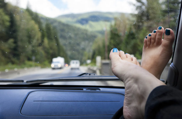 why-you-shouldn-t-put-your-feet-on-the-dashboard-gafollowers